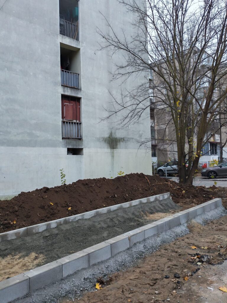trotuar mutat pe spațiu verde