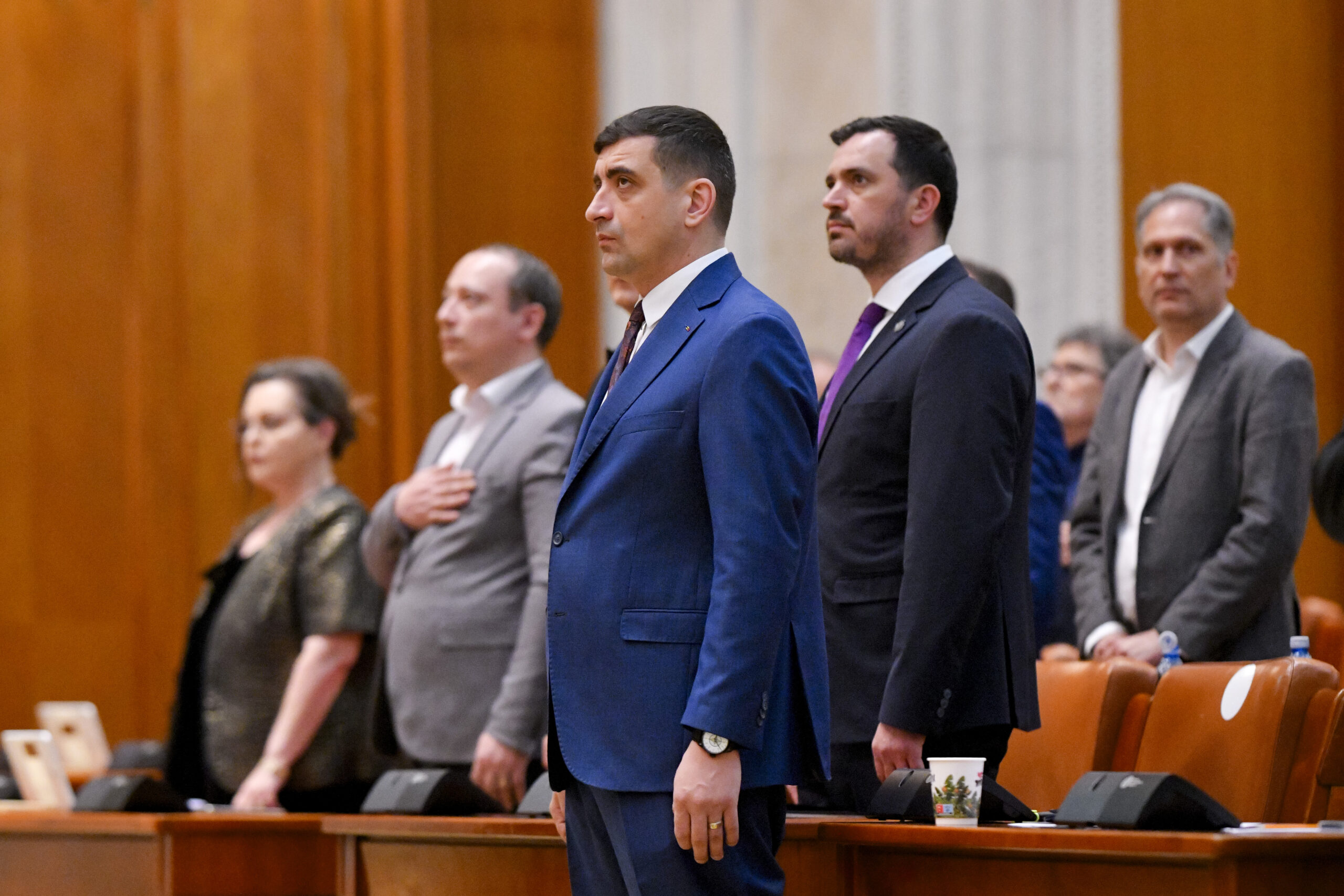 Le Monde: România se afundă în criza politică, pe fondul ascensiunii extremei drepte