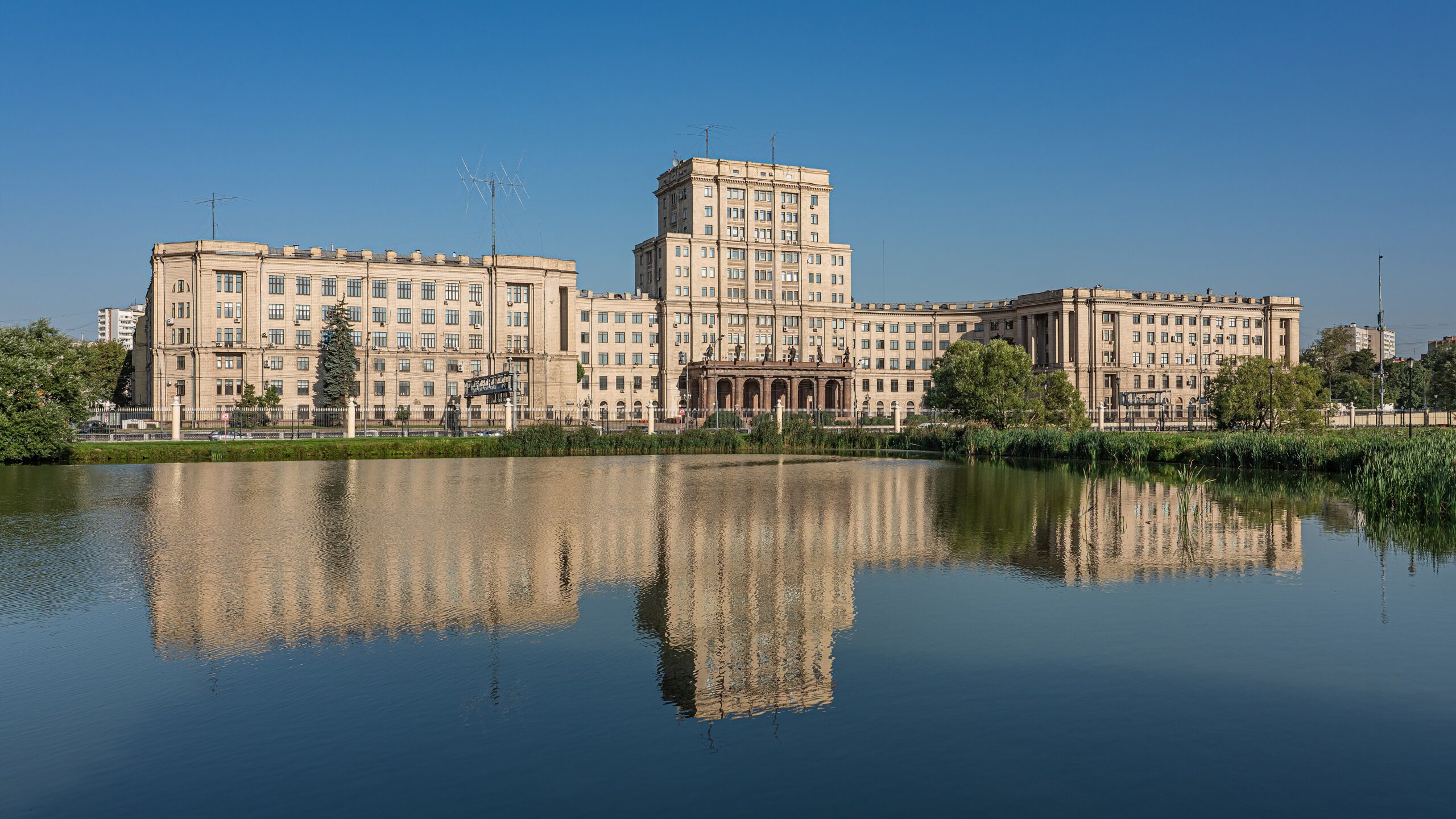 Investigație de presă: Universitatea secretă a GRU unde sunt pregătiți hackerii și agenții de influență ai Rusiei / Care sunt primele materii predate studenților?