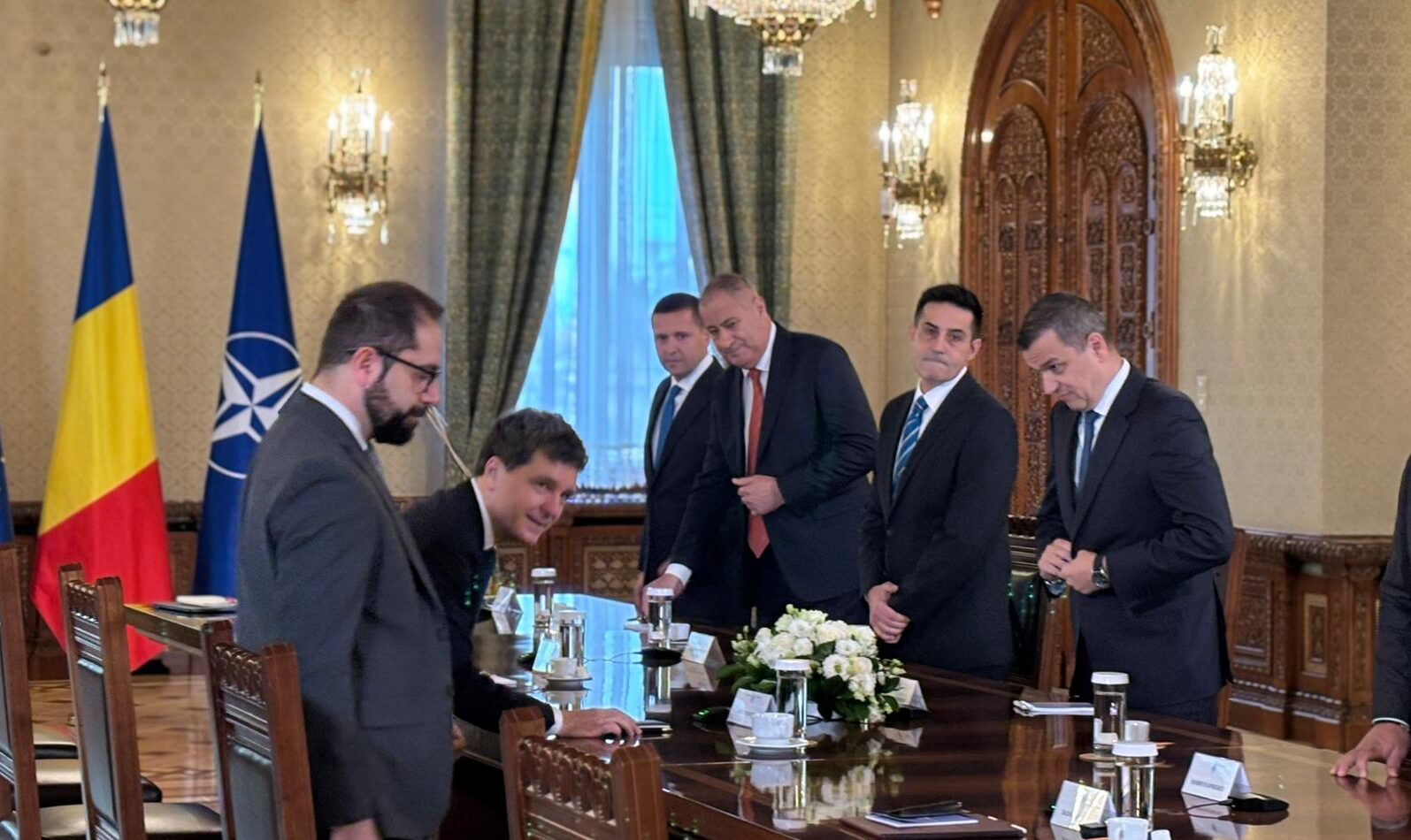 Nicușor Dan, noi consultări cu liderii politici. ”Multă lume e cu mâna pe trăgaciul anticipatelor”. Președintele refuză soluțiile Sorin Grindeanu sau Siegfried Mureșan, e posibilă numirea lui Alexandru Nazare ca premier. PNL, USR și UDMR refuză coaliția cu PSD