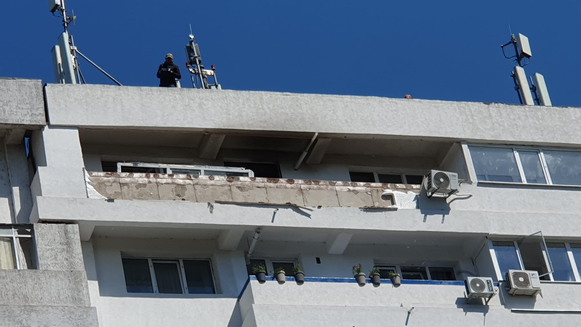 Daunele provocate de război sau de un atac terorist nu sunt acoperite de asigurările facultative ale locuințelor, susțin reprezentanții asiguratorilor din România / Ele pot fi acoperite prin decizii guvernamentale, spune avocatul Bogdan Cimbru