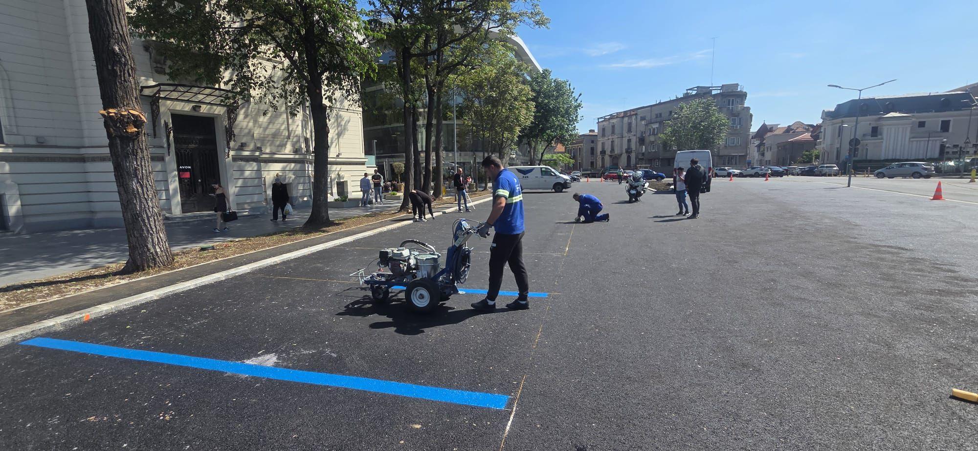 Eliminarea gratuităților de către PMB: în doar jumătate de lună, cererile pentru abonamente de parcare au explodat cu 75% | Bucureștiul are 48.000 de locuri cu dunga albastră, dar ajunsese la un non-sens de aproape 100.000 de gratuități