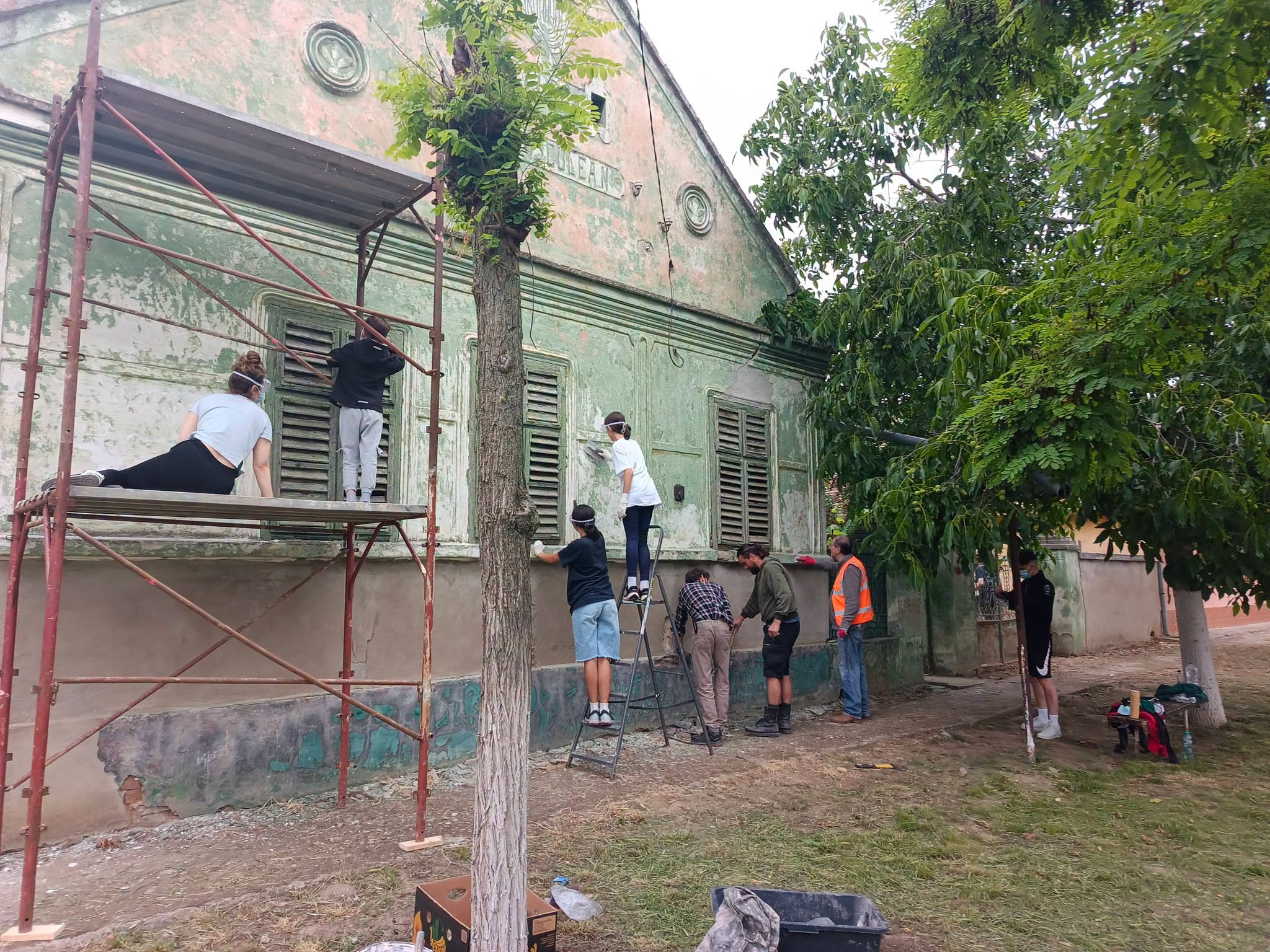 GALERIE FOTO | Color the Village în satul timișean Macedonia. Peste 400 de voluntari vor lucra trei zile pentru a renova 30 de fațade