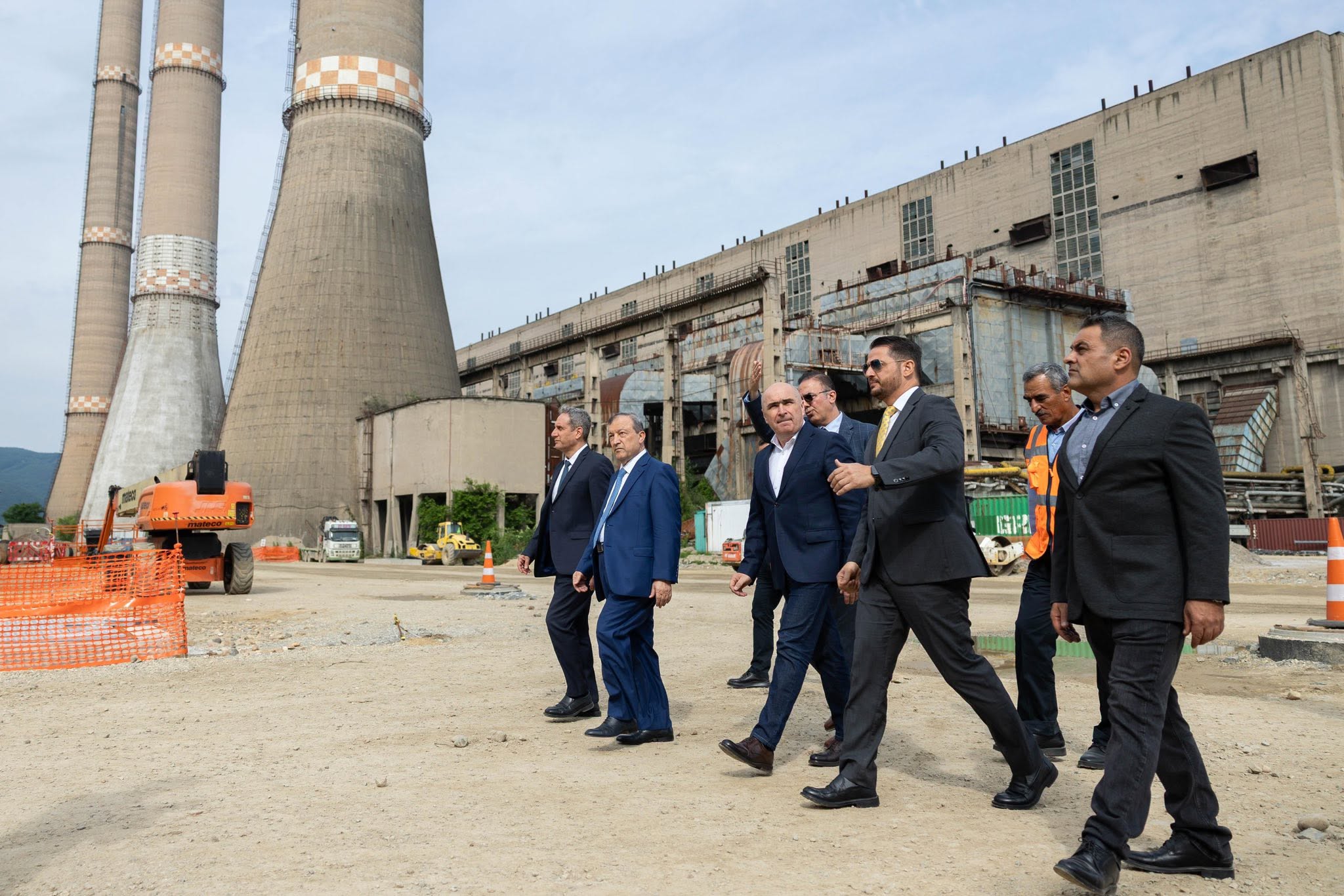 Bolojan, în vizită la centrala Mintia: Vor începe testele de interconectare dintre centrală şi staţia electrică