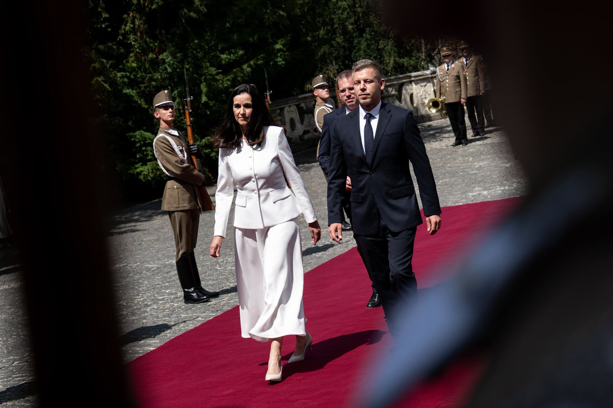 Ungaria își reorganizează serviciul diplomatic: 37 de ambasadori rechemați de la post / Ministra de Externe: „Interesele Ungariei trebuie să fie reprezentate în conformitate cu noile priorități de politică externă”