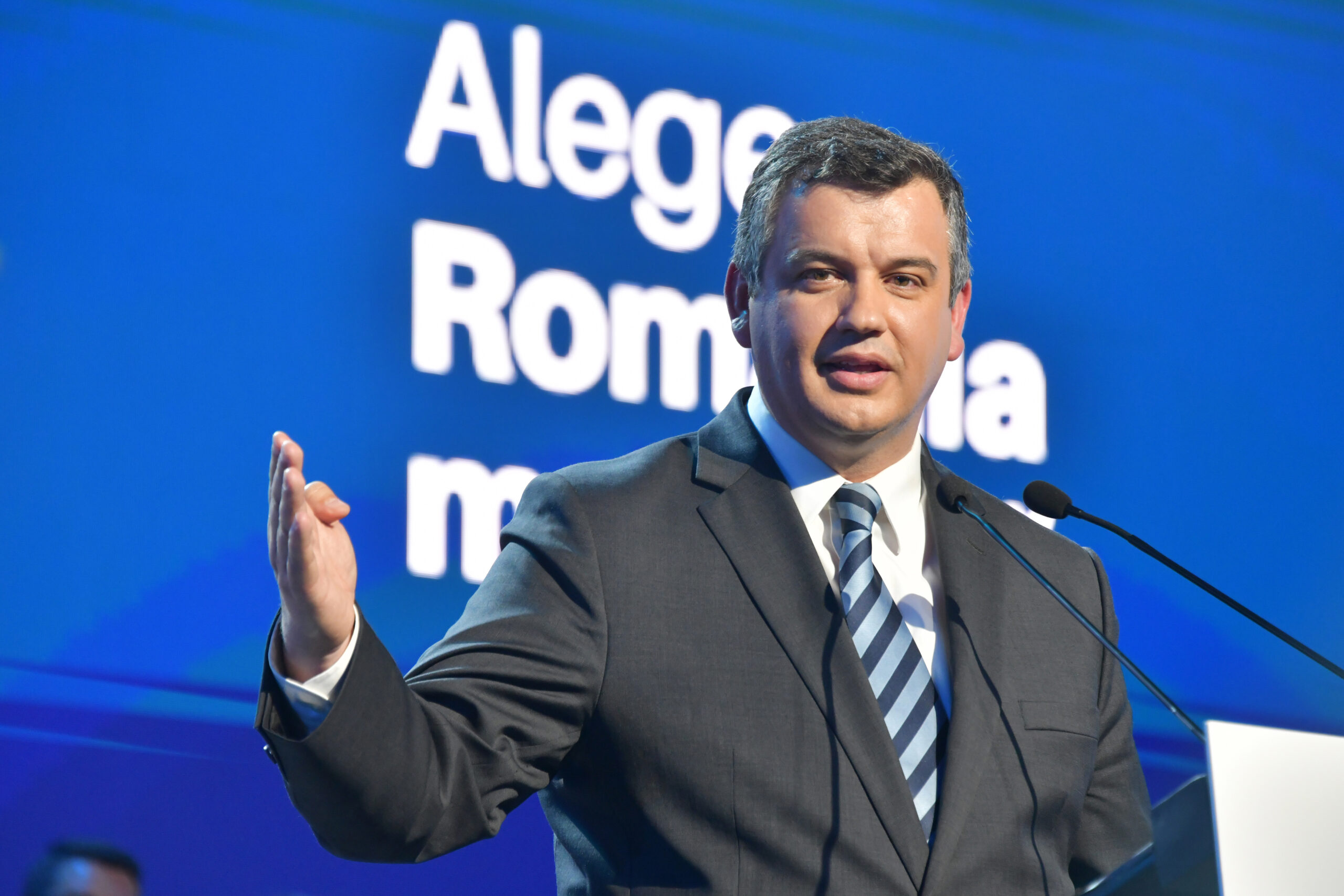 Reacția lui Eugen Tomac după ce George Simion l-a acuzat că l-a invitat la negocieri pe deputatul AUR Mohammad Murad ca să voteze guvernul Veștea: Nu am sunat niciodată vreun membru AUR, am avut cel puțin 5 întrevederi cu parlamentari AUR la solicitarea lor