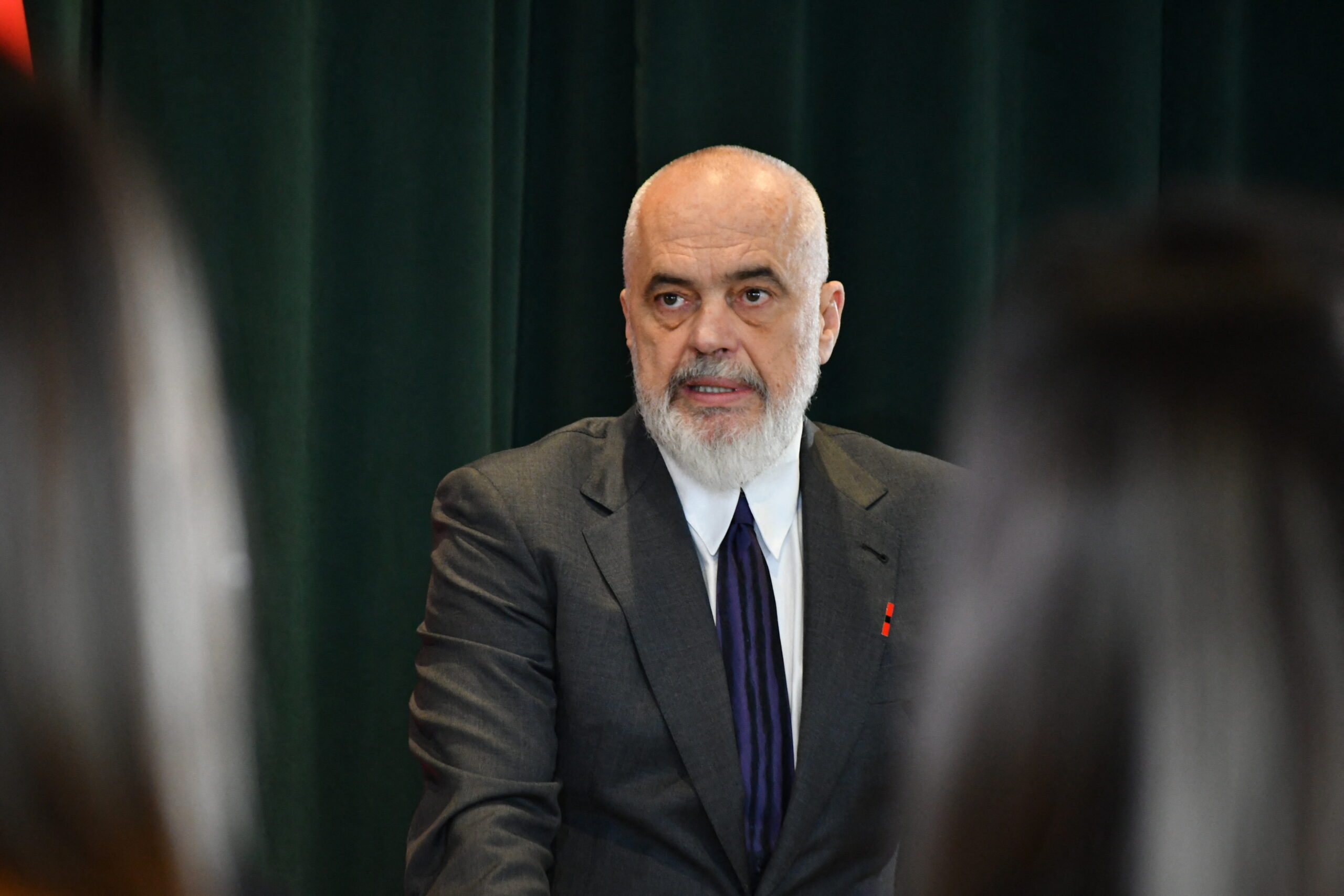 Premierul Albaniei, Edi Rama, îi acuză pe „cei care îl urăsc pe Trump” că au amplificat protestele față de resortul lui Kushner