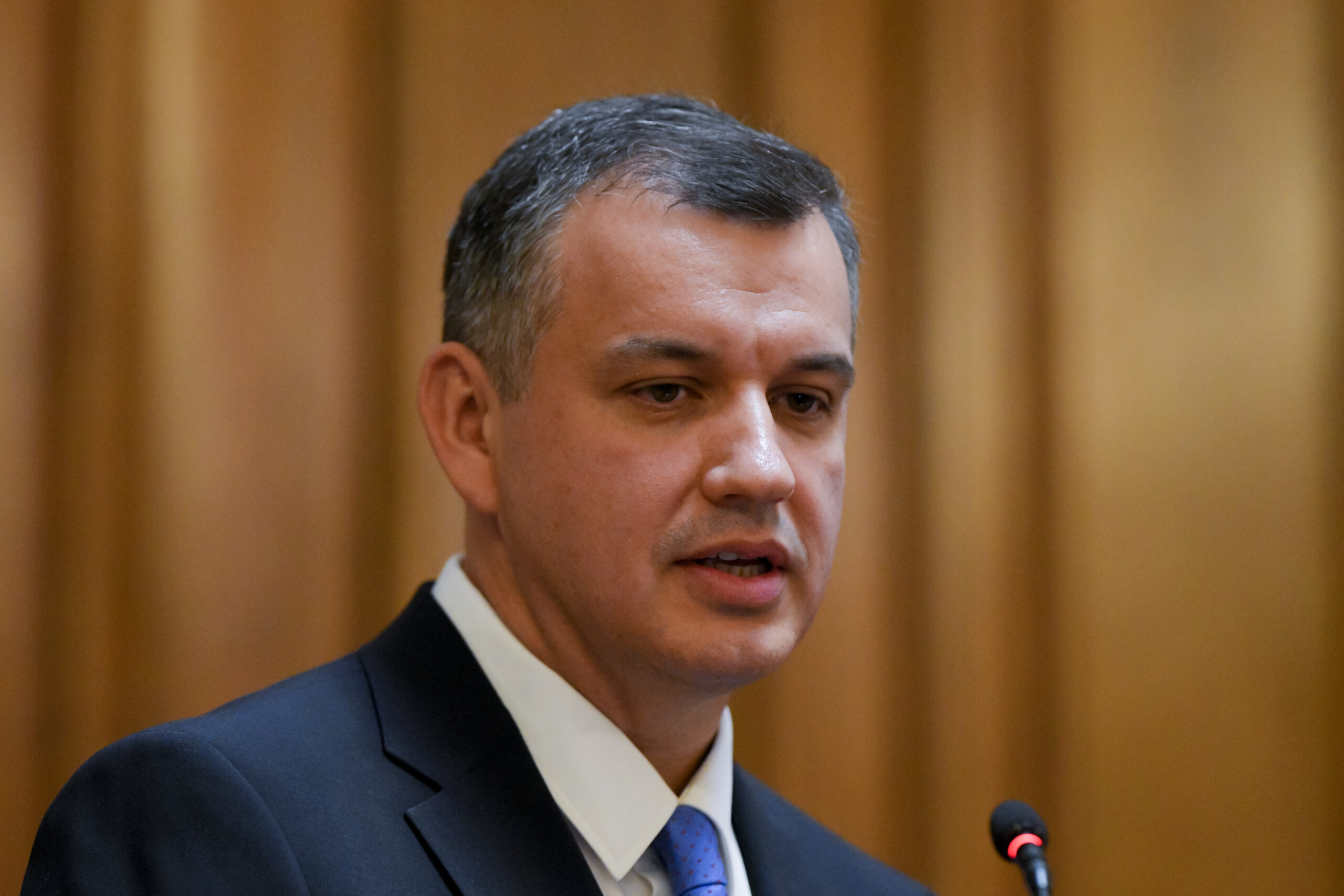SURSE: Calendarul de învestire a Guvernului pe care și-l propune Eugen Tomac / Pe ce voturi mizează premierul desemnat în Parlament / Astăzi începe negocierile cu partidele parlamentare