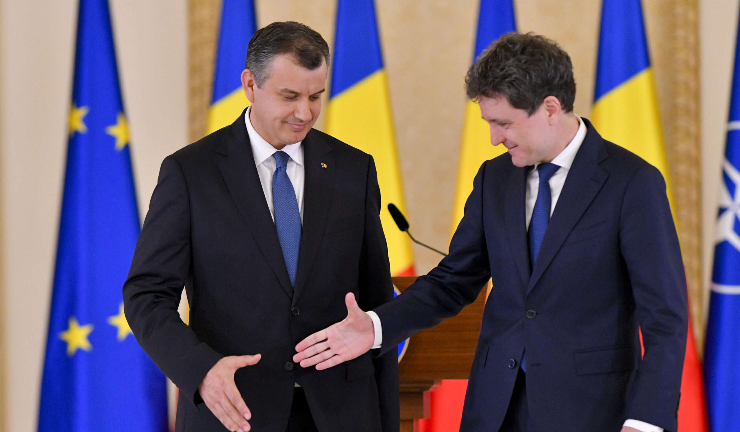Președintele Dan a semnat decretul de desemnare a lui Eugen Tomac candidat la funcția de premier. Tomac are 10 zile la dispoziție să ceară votul Parlamentului
