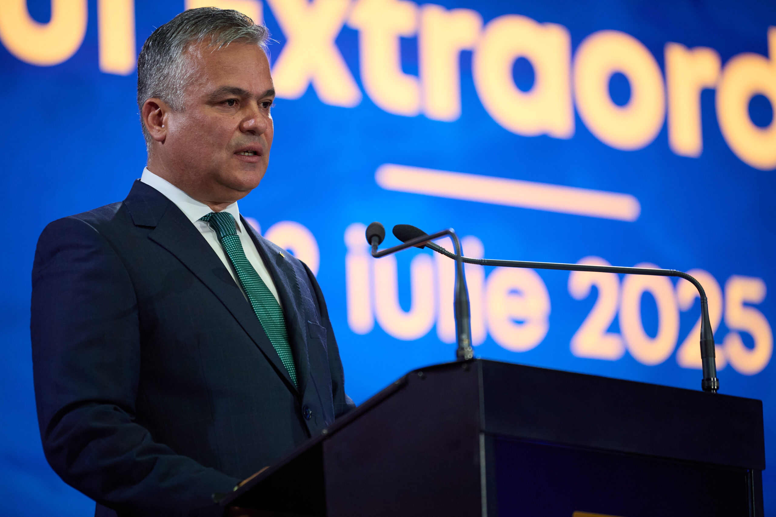 Adrian Veștea promite că joi depune la Parlament lista de miniștri și programul de guvernare