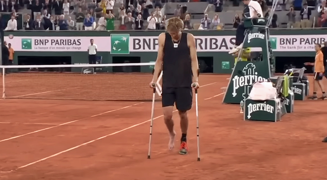 VIDEO: Imaginea zilei în tenis: de la cârje la titlul visat la Roland Garros