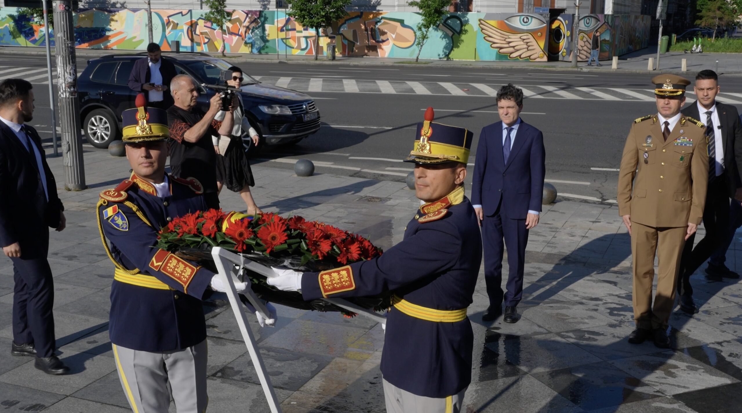 Președintele Nicușor Dan a depus o coroană de flori la Monumentul dedicat memoriei victimelor Mineriadei din 13 – 15 iunie 1990
