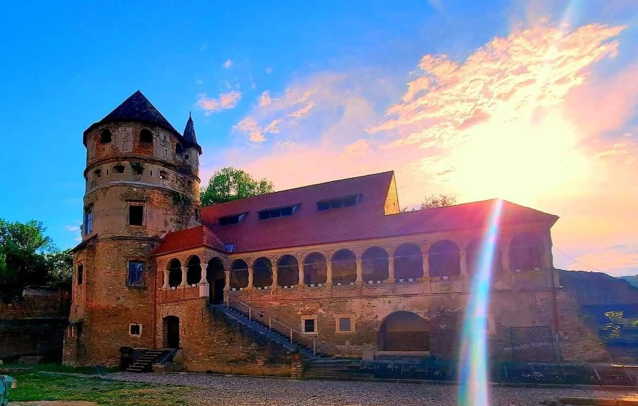 Castelul vechi de 300 de ani al familiei Bethlen din Criș a devenit un hotel de lux