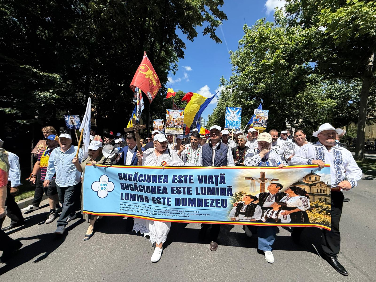 Extremista Diana Șoșoacă, proaspăt întoarsă din Rusia, și Dan Diaconescu, judecat pentru sex cu minori, sunt în fruntea ”Marşului pentru normalitate” organizat împotriva comunității LGBT