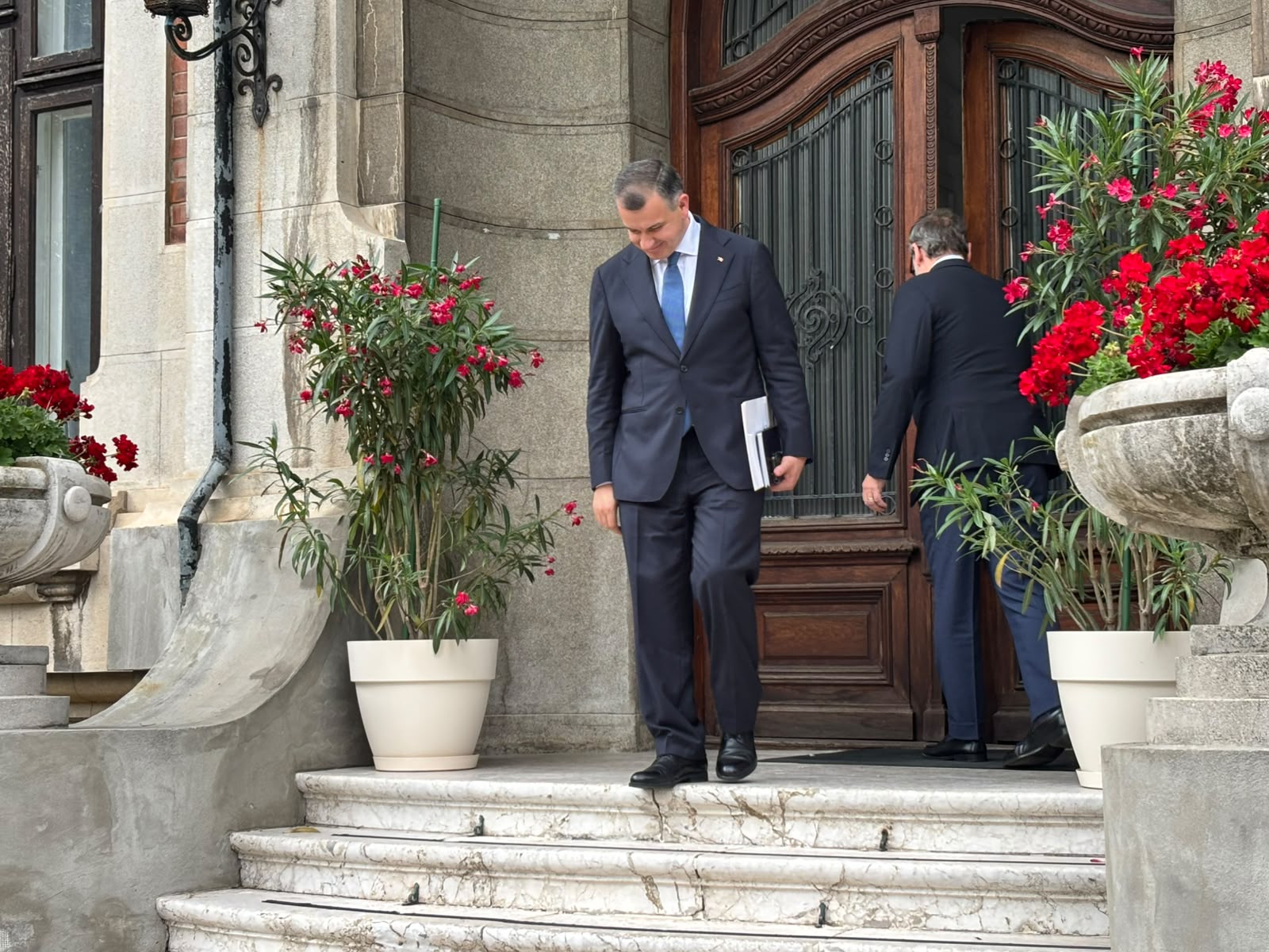 SURSE: Noi nume pe lista miniștrilor lui Tomac: Ionuț Laurențiu Mașala la Transporturi, angajat din anul 2000 în CNAIR și Teodor Dulceață la Mediu, abonat la funcții publice, absolvent al Colegiului Național de Apărare