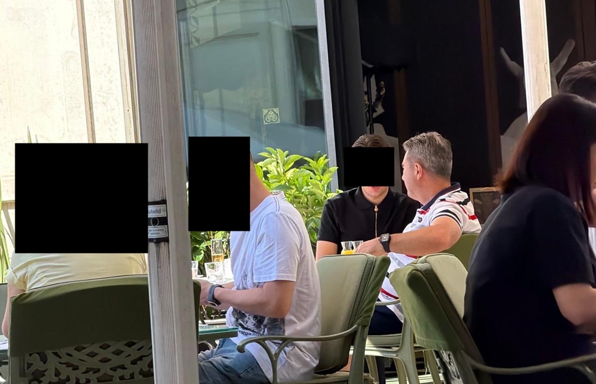 EXCLUSIV. Șeful CFR SA, Ion Alexandru Simu, pozat într-un hotel de 5 stele din Istanbul cu un ceas de lux marca Richard Mille / Anul trecut fusese surprins cu un Patek Philippe / Șeful companiei de stat susține că sunt replici cumpărate din magazine de suveniruri
