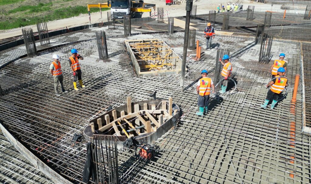 Câți bani a plătit Consiliul Județean Cluj, din bugetul propriu, pentru a demara construcția Spitalul Monobloc pentru Copii și cum plănuiește să acopere costurile acestui proiect, dat fiind că nu a fost cuprins pentru finanțare în PNRR