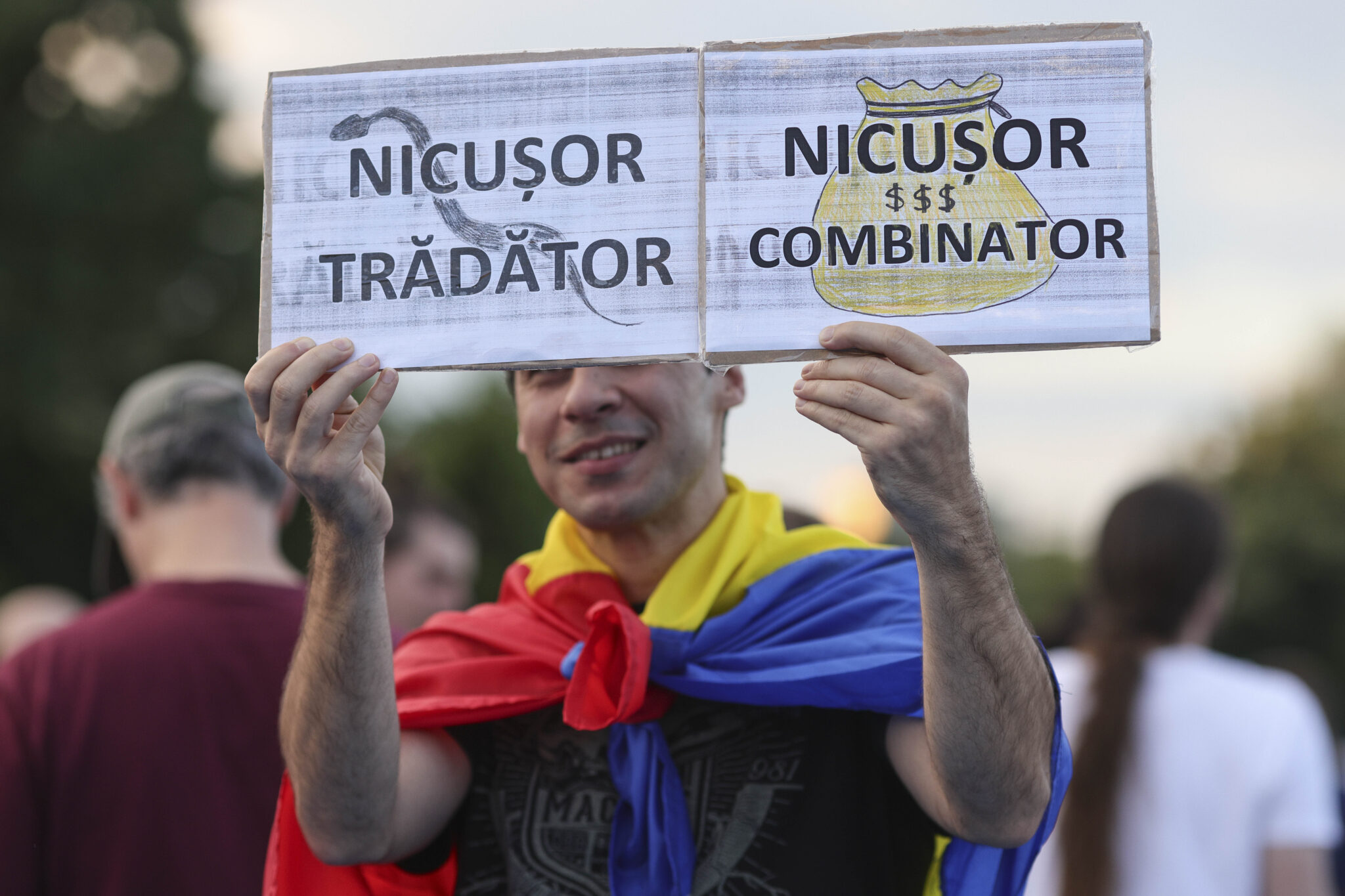 Nicusor-Tradator-Protest-Piata-Victoriei