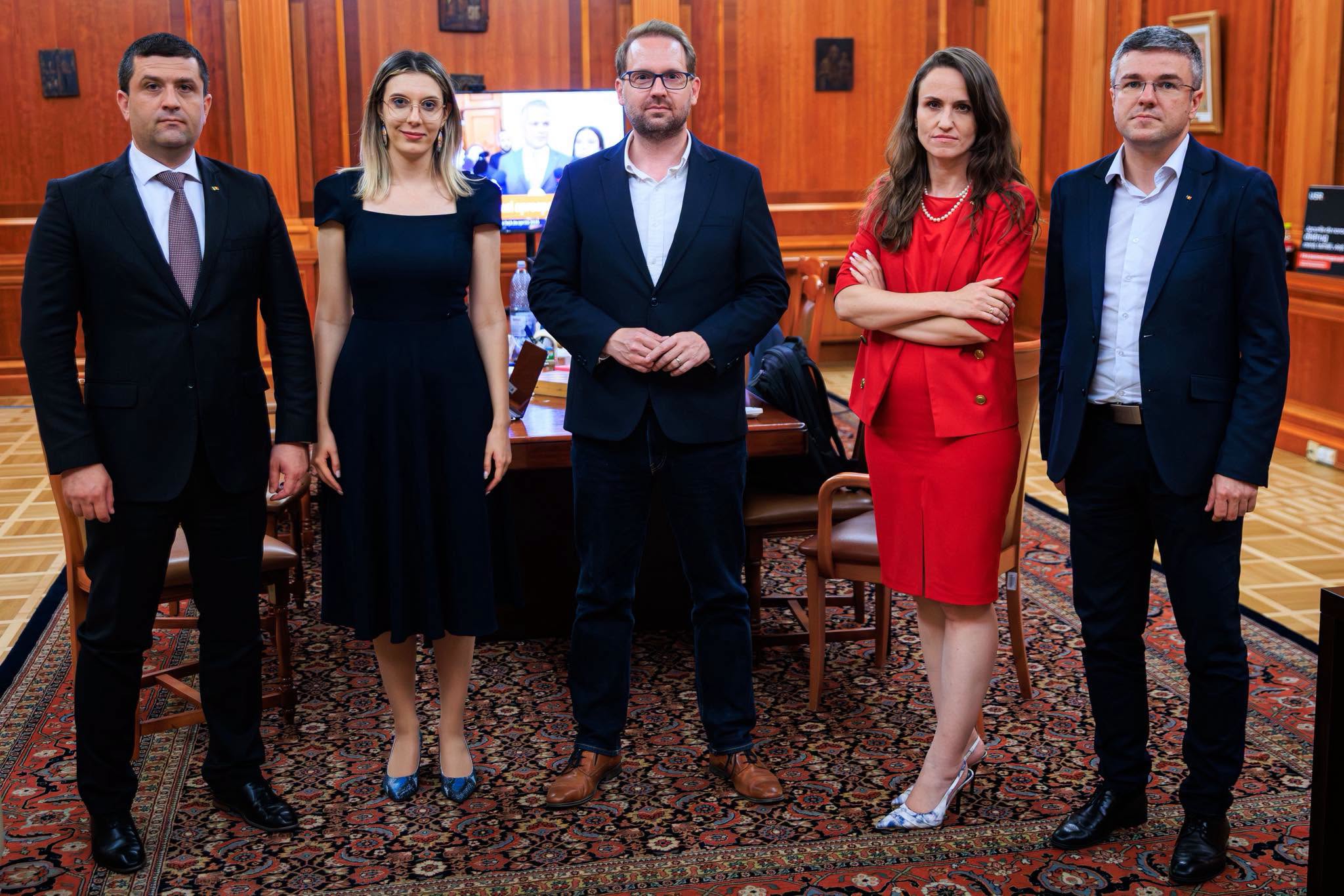 Dominic Fritz, după ce învestirea Guvernului Veștea a picat la vot în Parlament: USR este gata să facă echipă pentru români într-un guvern minoritar