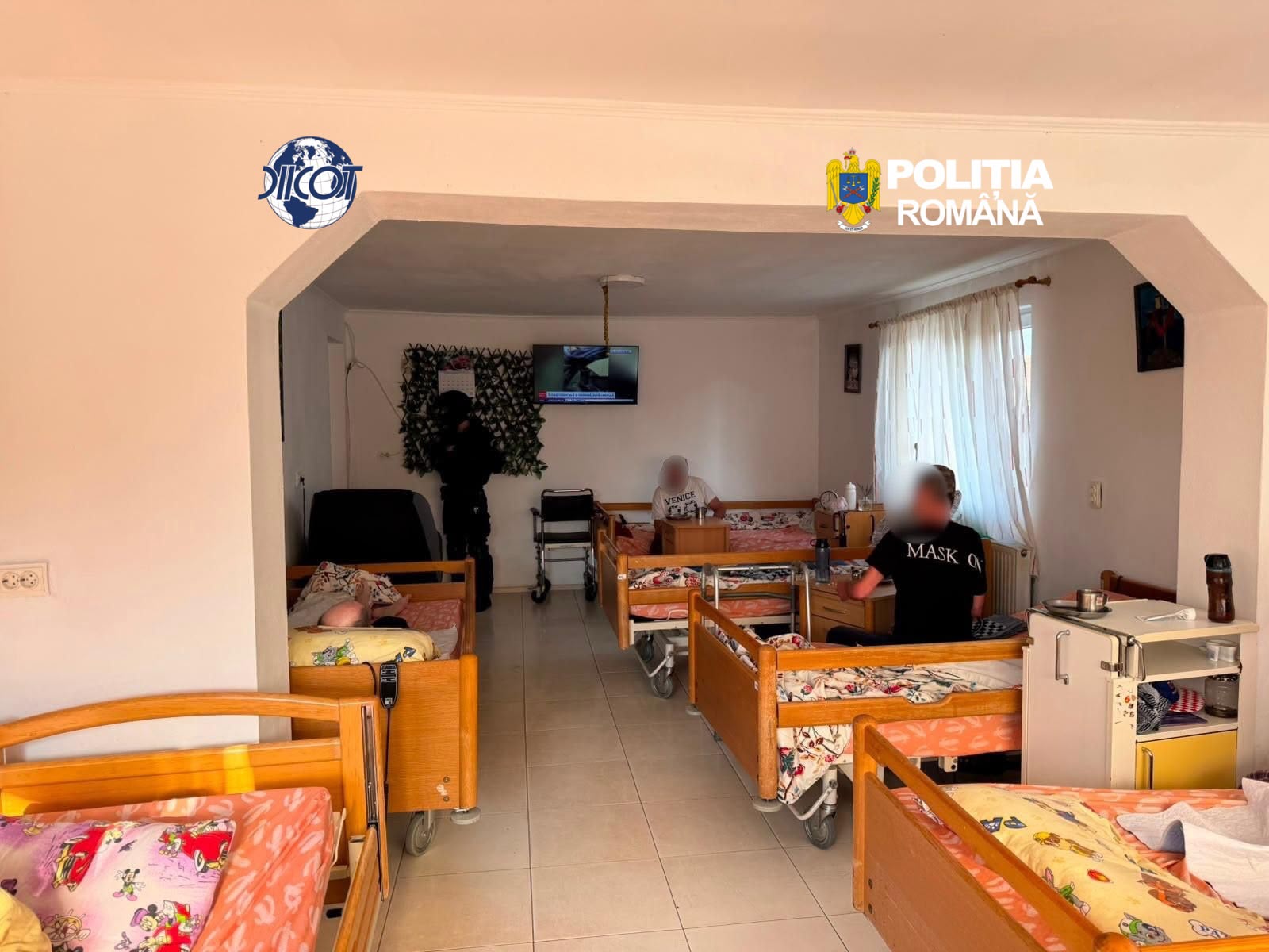 VIDEO Exercițiu rar de imagine al Poliției Române / Acțiunea de la casele lui Viorel Pașca prezentată într-un videoclip cu imagini șocante și muzică dramatică / Poliția induce mesajul – oameni singuri, fără apărare, boli, infracțiuni grave, bani mulți și moarte