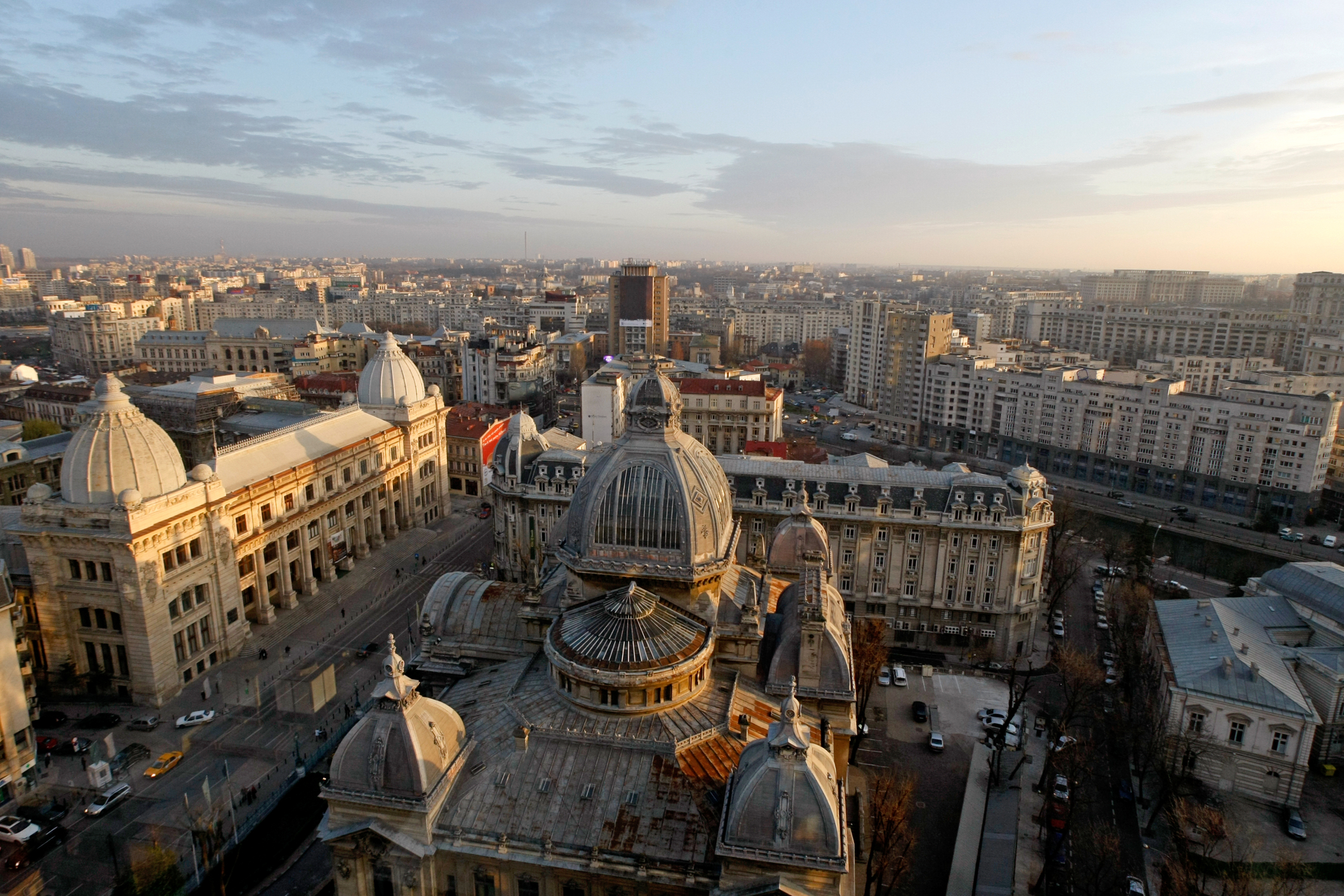 Studiu despre identitatea Bucureștiului: Locuitorii se identifică mai degrabă cu scara blocului și cartierul decât cu orașul / Doar unul din doi spune că este mândru că este din Capitală / George Tuță: „O poveste fără stradă e literatură, iar o stradă fără poveste este asfalt”