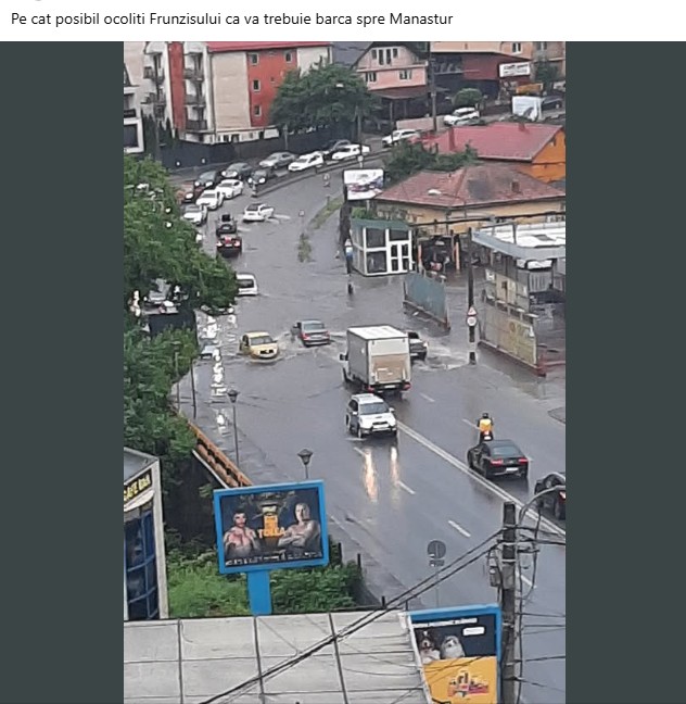 Canalizările au cedat după furtuna de joi seara la Cluj: Străzi pline de apă, mașini blocate, subsoluri și garaje inundate