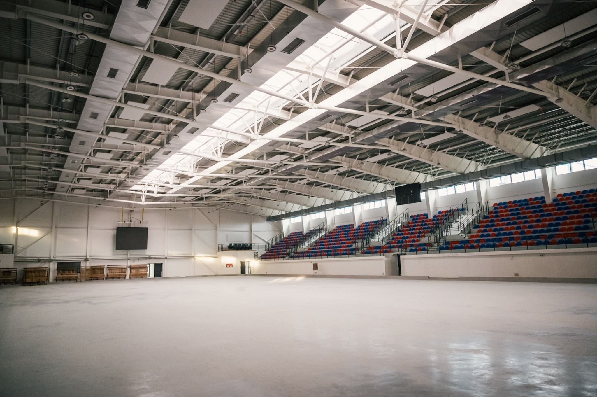 Lucrările la patinoarul artificial acoperit din Târgu Mureș, aproape de finalizare  / Ministrul Cseke Attila Cseke: O bază sportivă multifuncțională care va contribui la dezvoltarea sportului și a comunității locale, prin găzduirea unor competiții naționale și internaționale