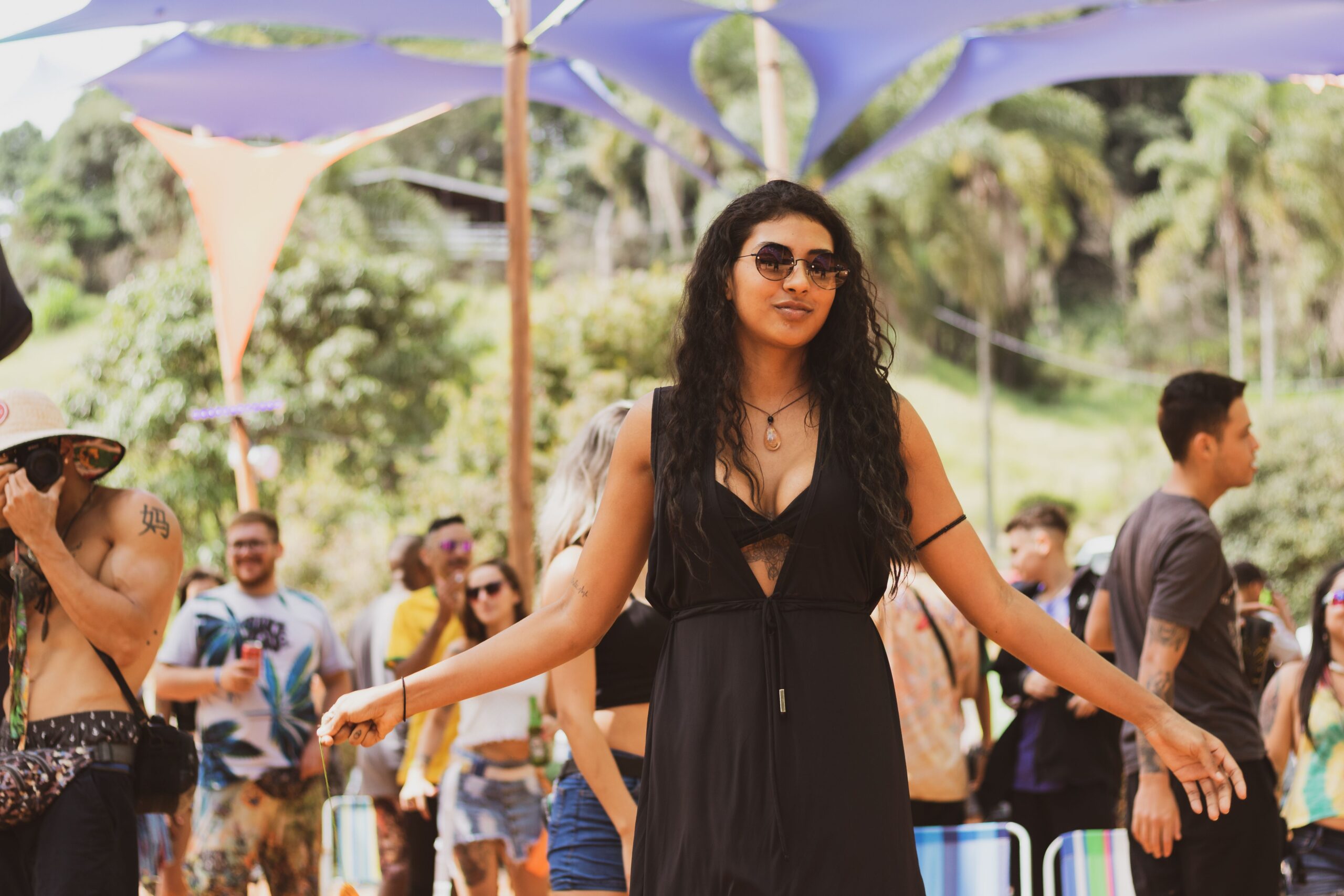 Garderoba pentru festivaluri de vară: ce porți și ce eviți în 2026