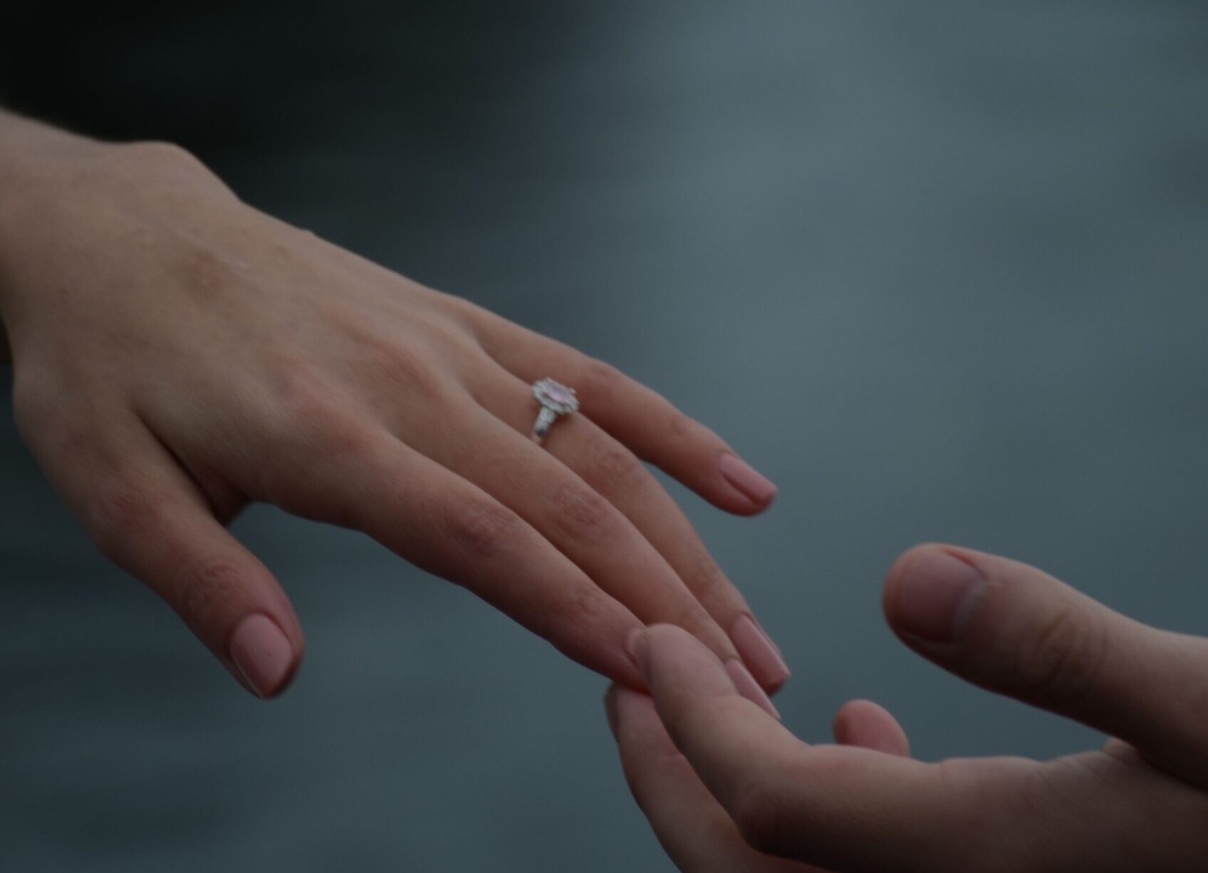 Bijuteriile de divorț sunt în plină ascensiune. Cum transformă brandurile inelele de logodnă în simboluri ale unui nou început