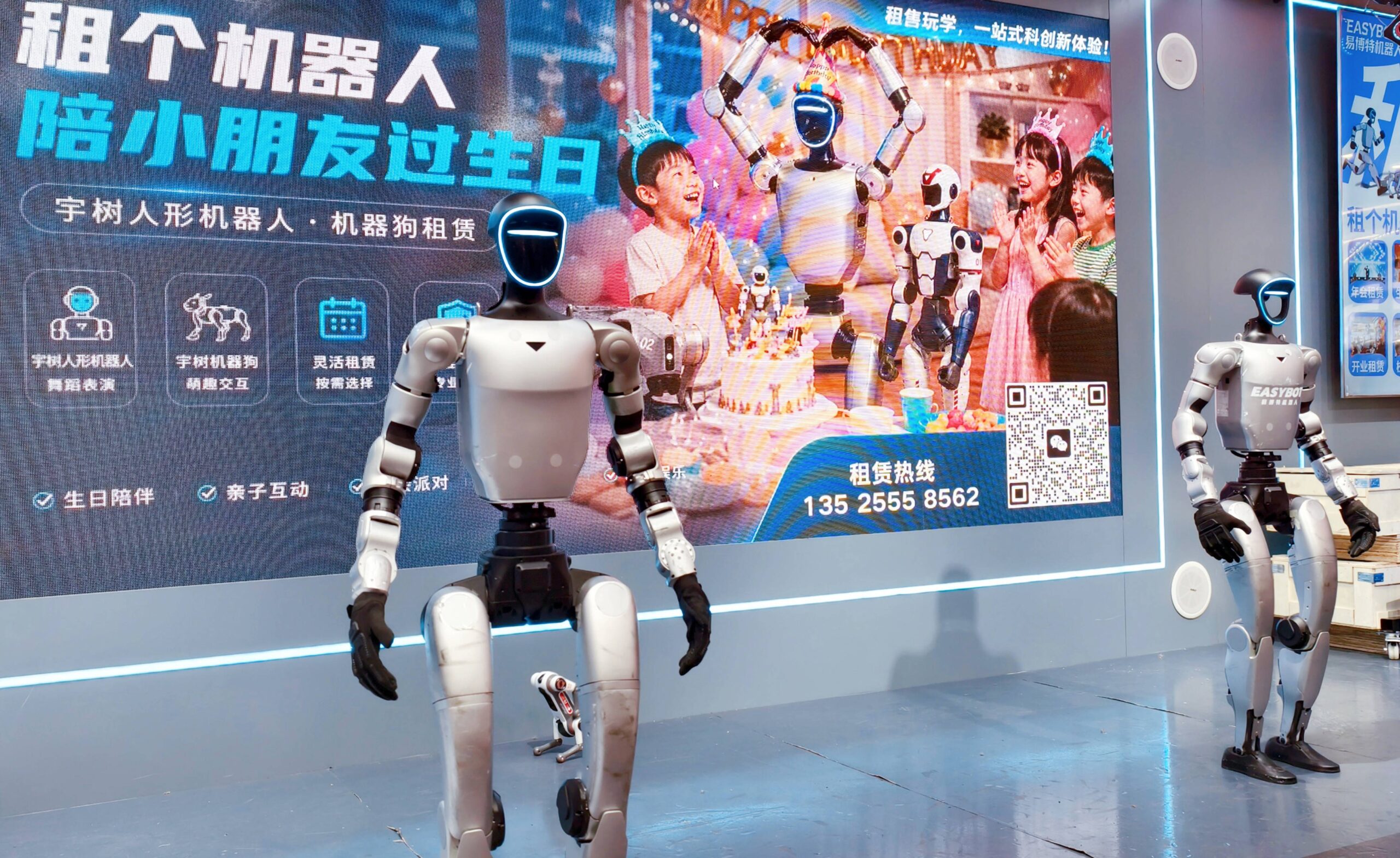 Fenomen în plină expansiune în China: Închirierea de roboți umanoizi „cu ziua”