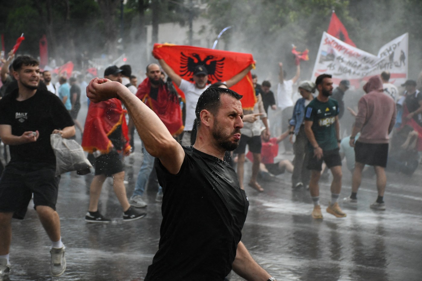 Protestele din Albania împotriva complexului turistic de lux susținut de Jared Kushner, ginerele lui Trump, se amplifică: „O lipsă totală de transparență”