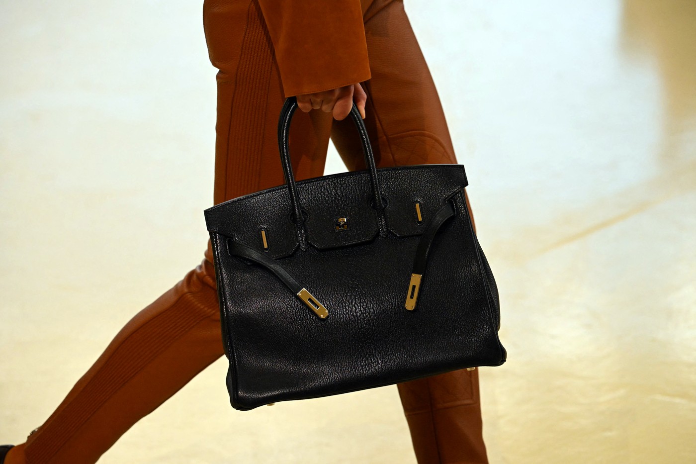 Chapter Two: Hermès aduce la Los Angeles continuarea colecției prezentate la Paris în martie