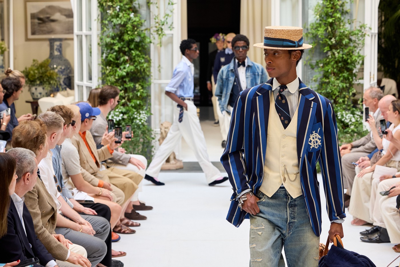 Ralph Lauren aduce la Milano o colecție primăvară-vară 2027 inspirată de Lacul Como, Ivy League și artizanatul japonez