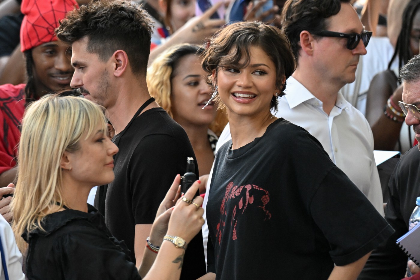 Zendaya a purtat un tricou cu Spider-Man în valoare de 35 de dolari la evenimentul pentru fani „Brand New Day” din Paris: „Stilul nu trebuie neapărat să coste o avere”