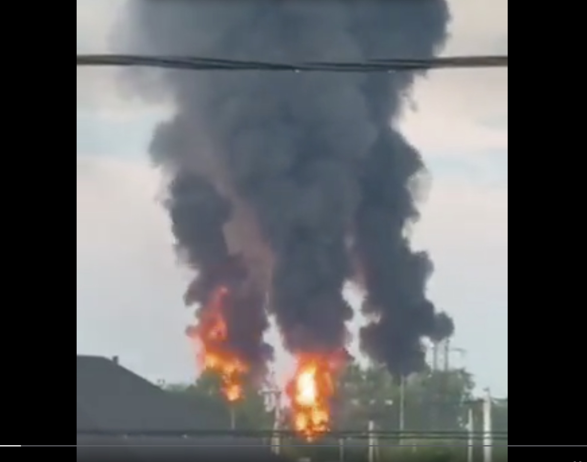 Atac puternic lansat de Ucraina asupra a două rafinării petroliere rusești care prelucrează peste 14 milioane de tone de țiței pe an