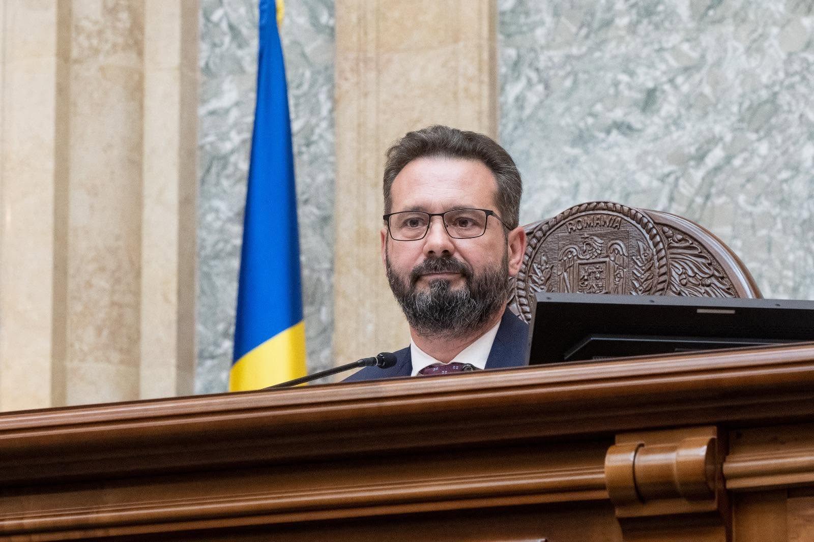 Senatorul Mihai Coteț (PNL): Orice zi în care Partidul Naţional Liberal rezistă presiunilor de a-și abandona propriile decizii este o zi bună pentru democrație. Aleg să rămân de partea principiilor, a reformei și a direcției asumate alături de Ilie Bolojan