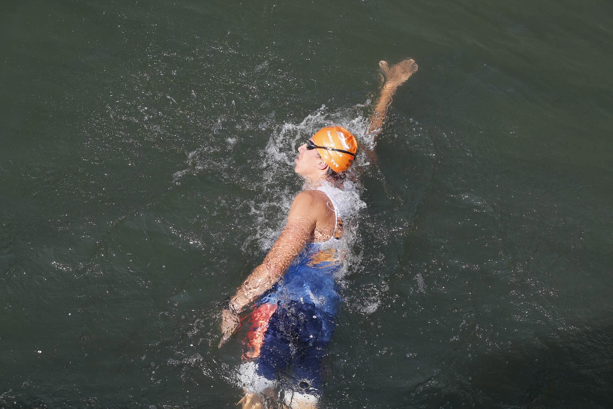 VIDEO FOTO Timișoara Triathlon 2026. Peste o mie de sportivi din 23 de țări au înotat în Bega, au pedalat și au alergat pe străzile orașului