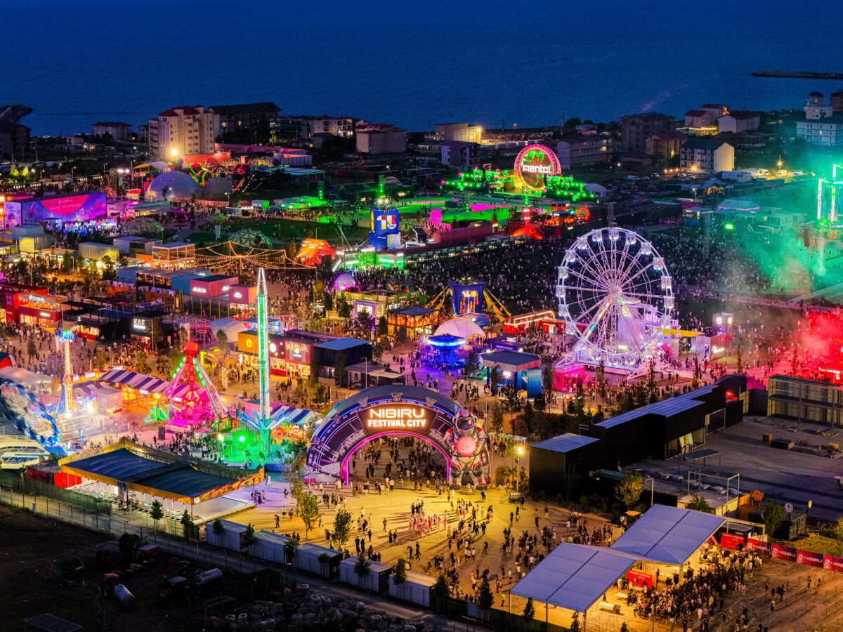 BEACH, PLEASE! INTRĂ ÎN ISTORIE: peste 600.000 de participanți, cea mai mare ediție de până acum și începutul unei noi ere la NIBIRU