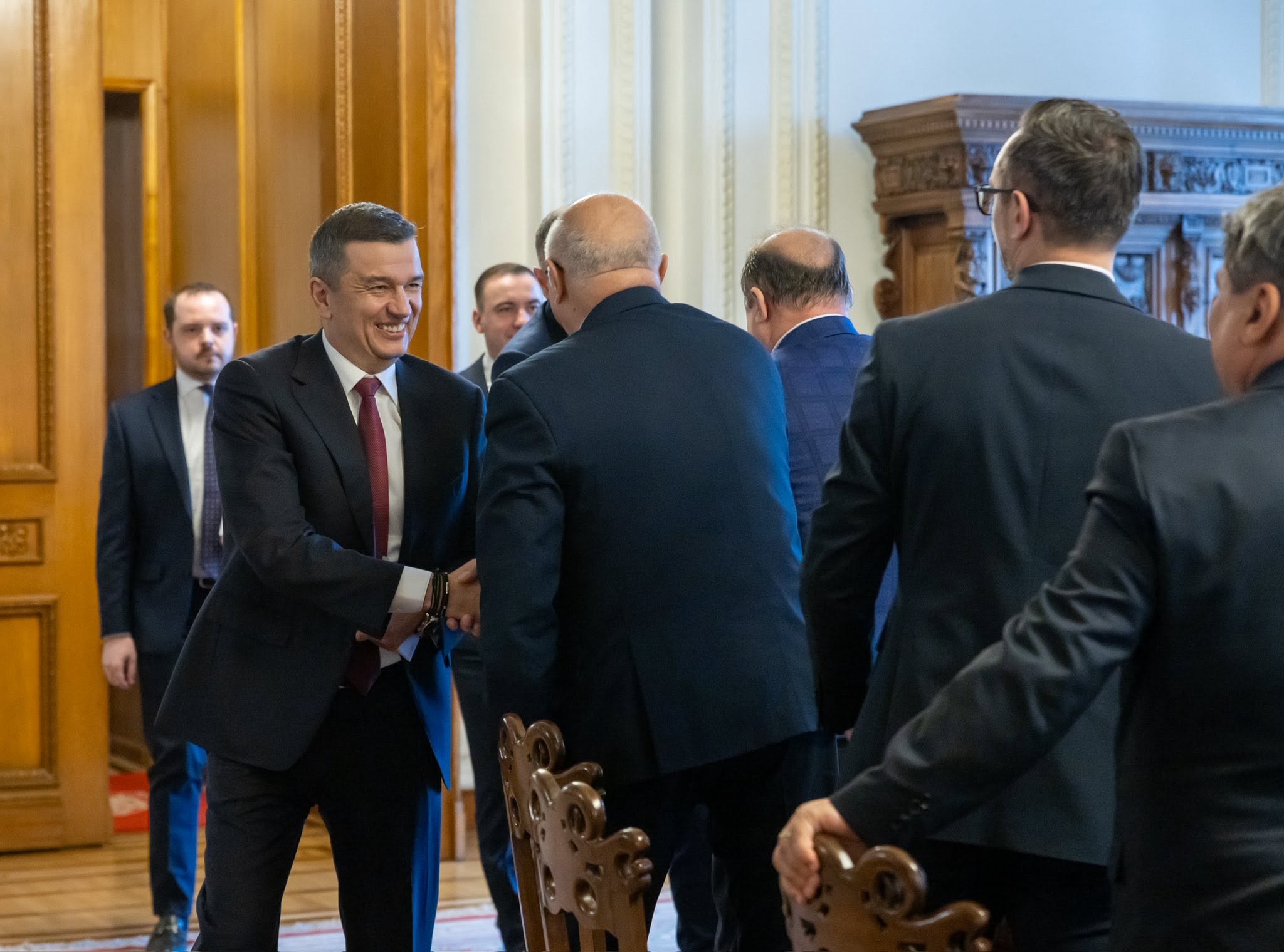 Grindeanu se întâlnește luni cu liderii marilor confederații sindicale, în pline negocieri pentru legea salarizării