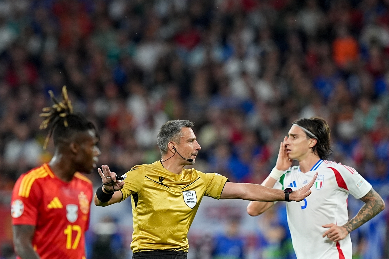 VIDEO: Multe emoții și lacrimi la anunțarea arbitrului finalei Cupei Mondiale de fotbal