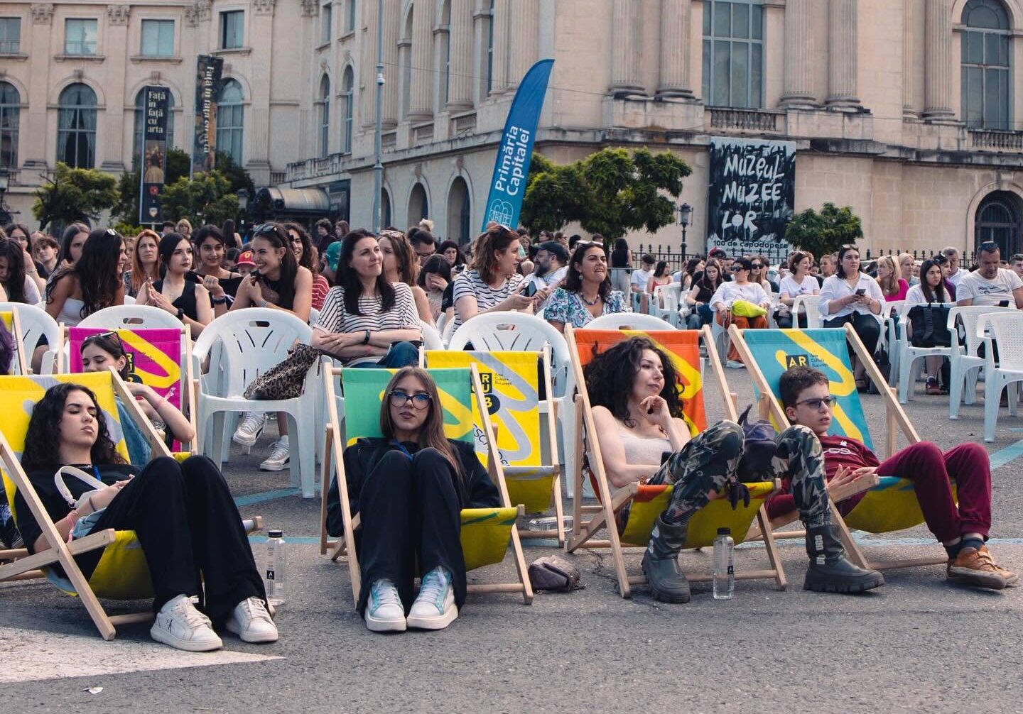 Întâlniri cu scriitori şi actori, mini-conferinţe şi ateliere de dezvoltare personală se regăsesc în programul festivalului de book-trailere „Boovie” din Capitală