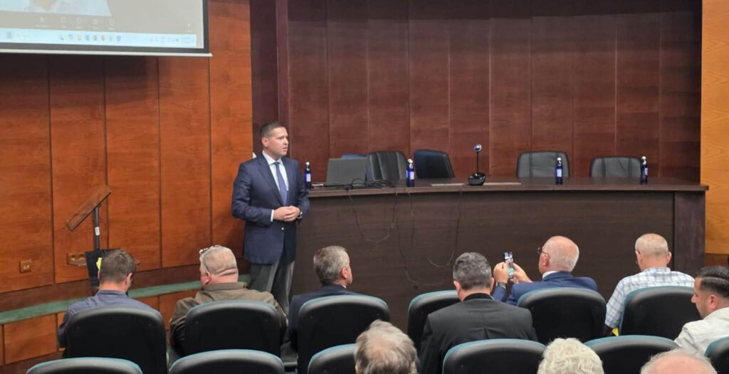 Președinte al Consiliului Județean Dâmbovița, Corneliu Ștefan (PSD) îi îndeamnă pe parlamentarii din județ să  nu voteze legea salarizării
