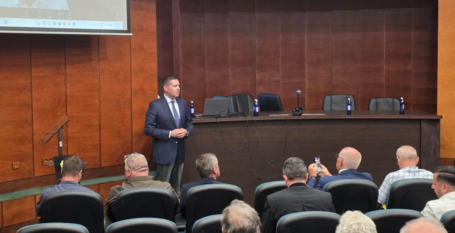 Președinte al Consiliului Județean Dâmbovița, Corneliu Ștefan (PSD) îi îndeamnă pe parlamentarii din județ să  nu voteze legea salarizării