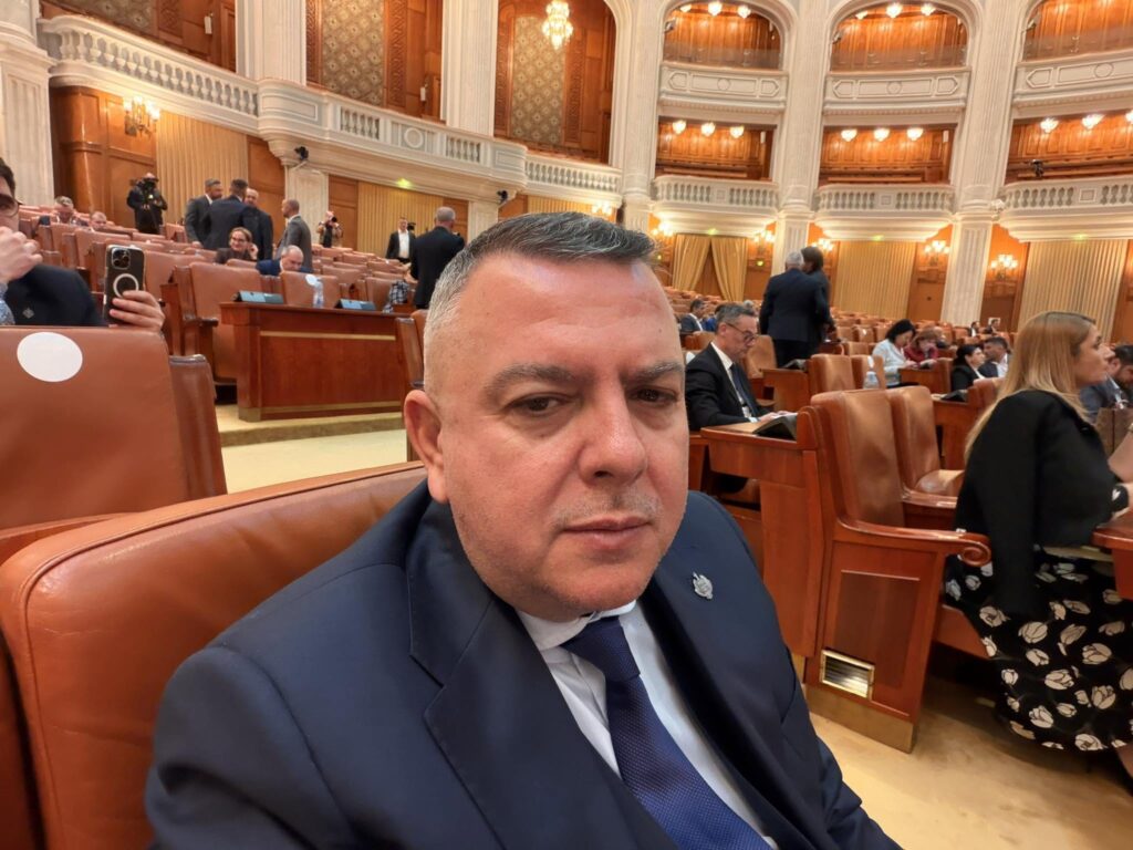 Deputat AUR, supărat că ministra Mediului vrea să sancționeze terasele de lux care nu respectă regulile: Fratelli, unde toți ne-am petrecut vacanțele, este o locație iconică / Eduard Koler e asociat cu patronul Superbet