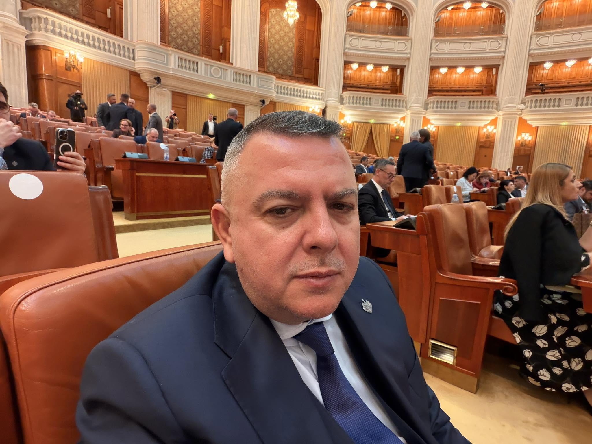 Deputat AUR, supărat că ministra Mediului vrea să sancționeze terasele de lux care nu respectă regulile: Fratelli, unde toți ne-am petrecut vacanțele, este o locație iconică / Eduard Koler e asociat cu patronul Superbet