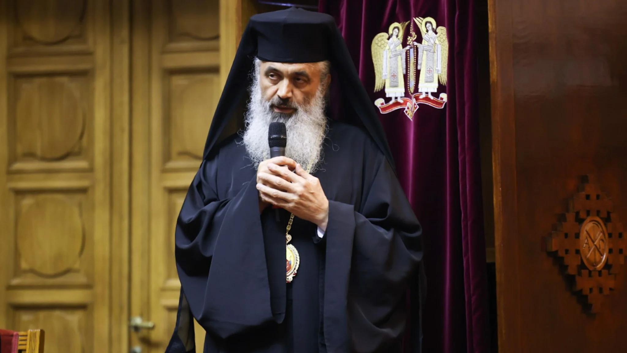 Episcopul Antonie de Bălți a fost ales Mitropolit al Basarabiei. El vine dintr-o zonă rusofonă a Republicii Moldova și l-a învins la votul secret pe Veniamin al Basarabiei de Sud, susținut de Patriarhul Daniel