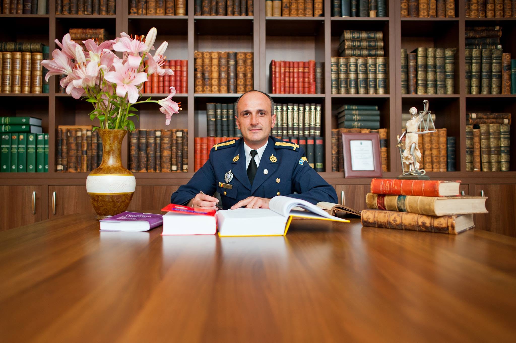 Colonelul Florin Talpan, juristul CSA Steaua, cercetat disciplinar de MApN / Biroul i-a fost sigilat, iar un laptop personal a fost ridicat