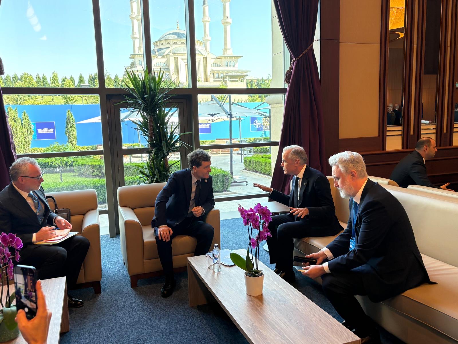 Nicușor Dan, întâlnire cu premierul Canadei la summitul NATO: „Cooperarea în domeniul energiei nucleare, deosebit de puternică, are potențial semnificativ de dezvoltare”