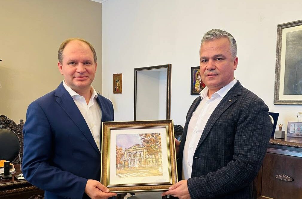 Ion Ceban, primarul pro-rus al Chișinăului, îi răspunde lui Ciprian Ciucu după dezvăluirea că știa înaintea liderilor PNL despre desemnarea lui Adrian Veștea, dar tace despre mesajul invocat: „Nu am nicio implicare în criza politică din România”