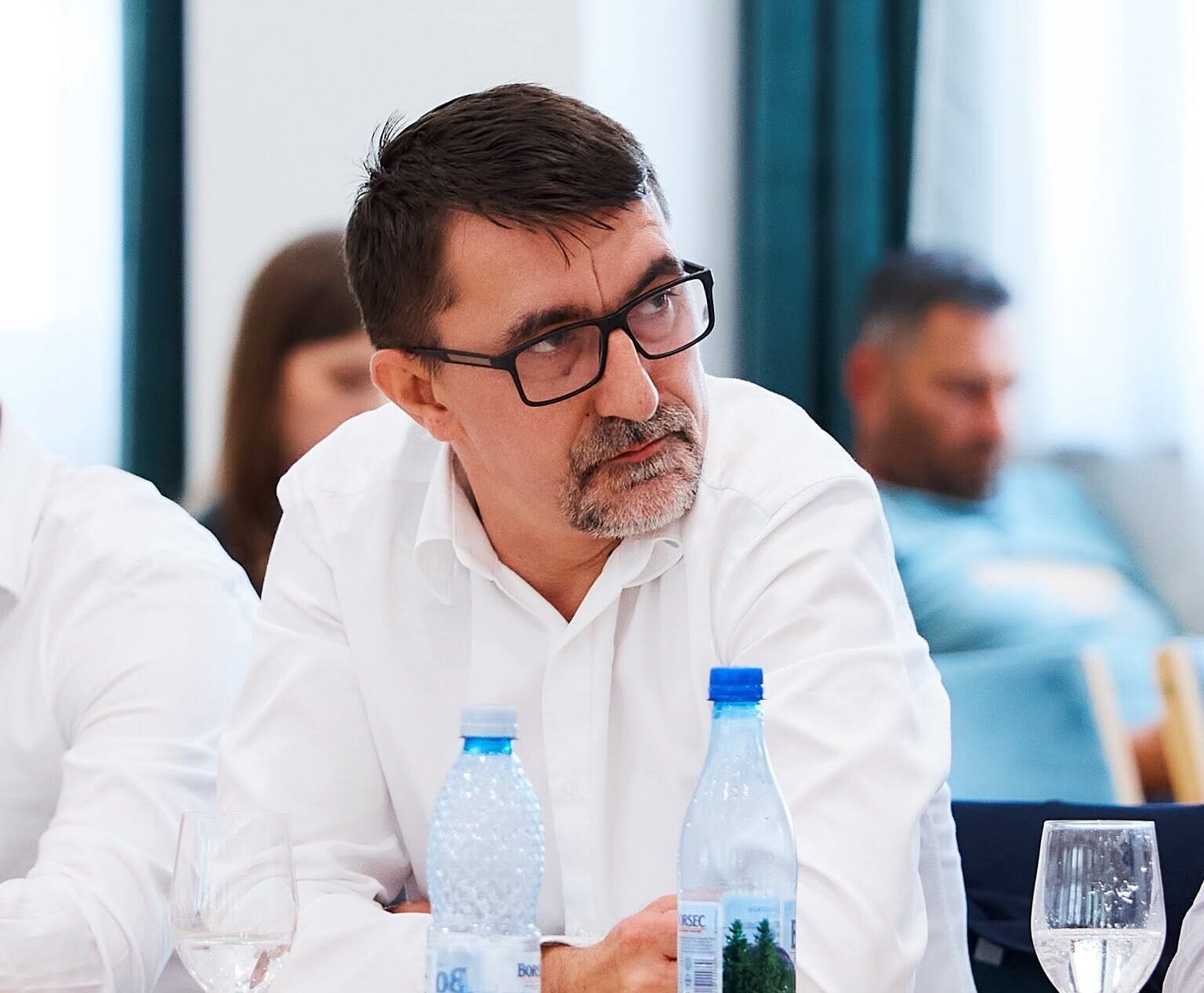 Senatorul UDMR Lóránd Turós e indicat de o publicație ungară că ar prelua prin achiziție 12 frecvențe radio în Transilvania, care se aflau sub controlul FIDESZ